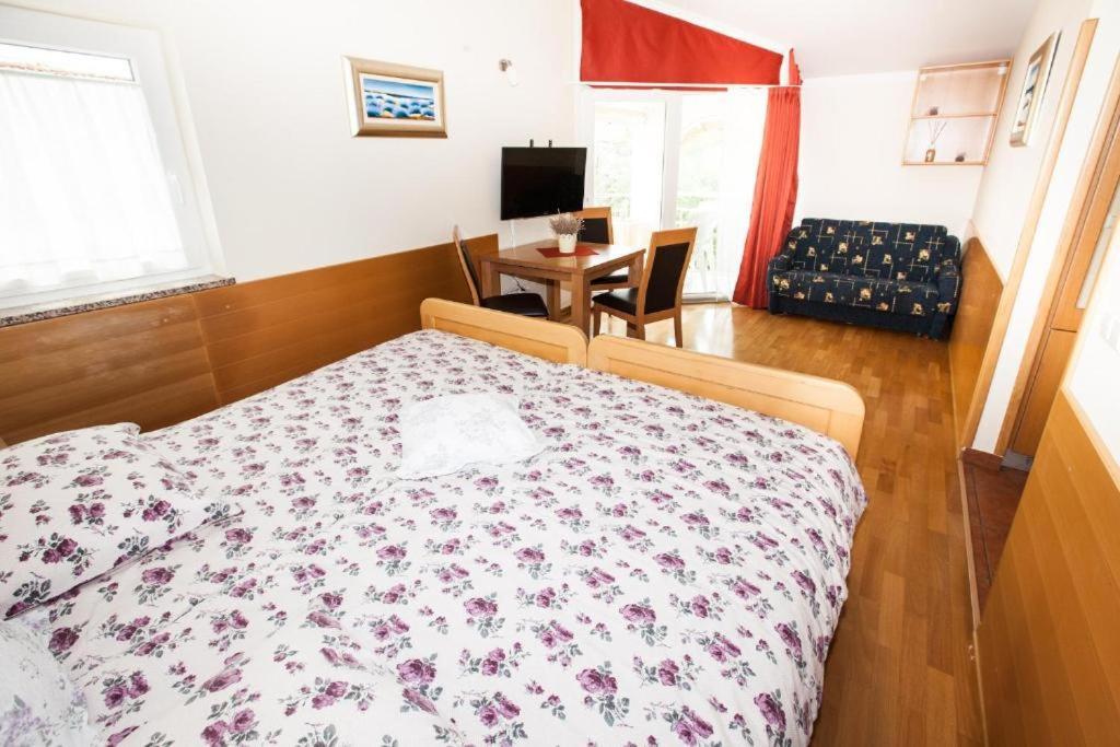 B&B Pansion Vago Malinska Luaran gambar